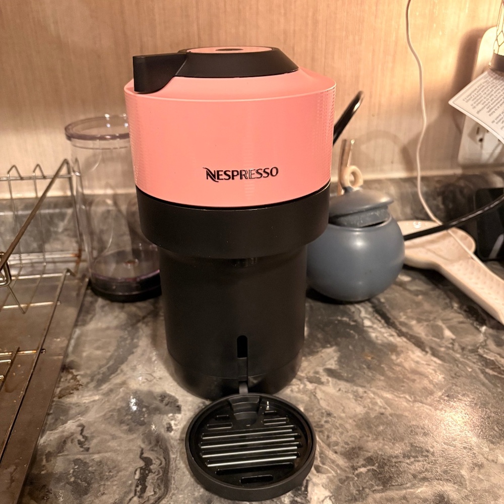 Pink Nespresso vertuo pop +